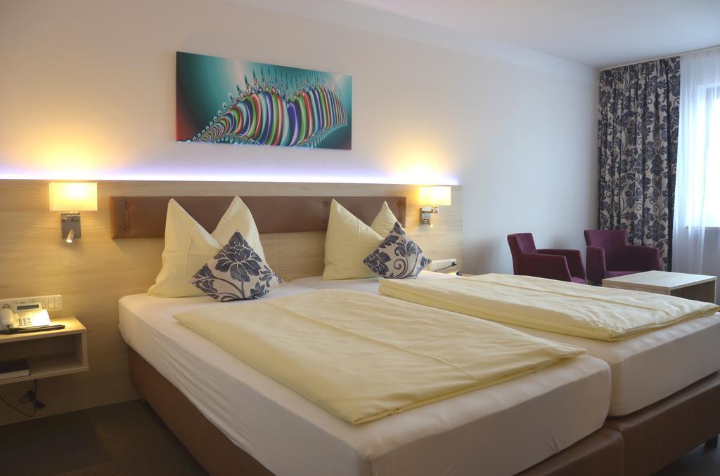 Stroebinger Hof - Therme Wellness Resort Bad Endorf Pokój zdjęcie